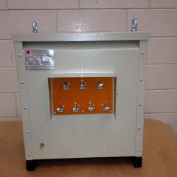 Auto transformador trifásico a seco